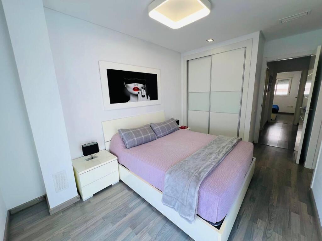 EXCLUSIVO CHALET ADOSADO DE DISEÑO CON SOLÁRIUM PRIVADO Y CA - foto 20