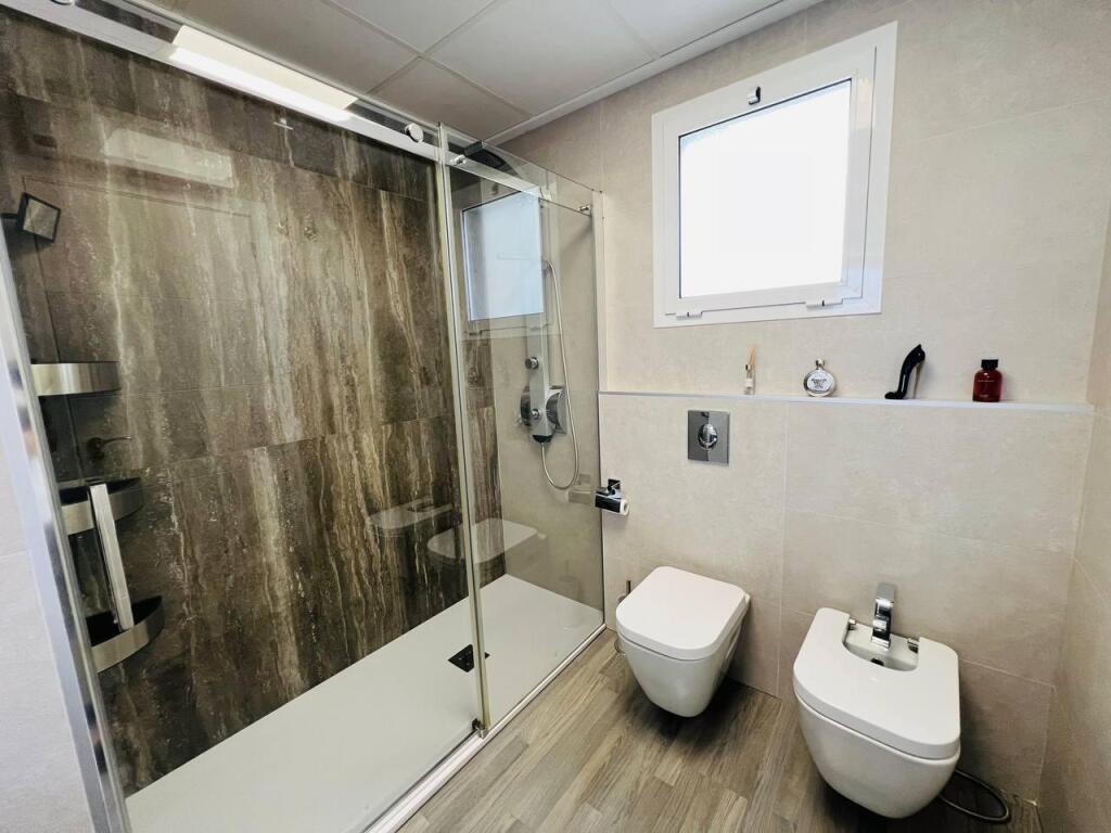 EXCLUSIVO CHALET ADOSADO DE DISEÑO CON SOLÁRIUM PRIVADO Y CA - foto 22