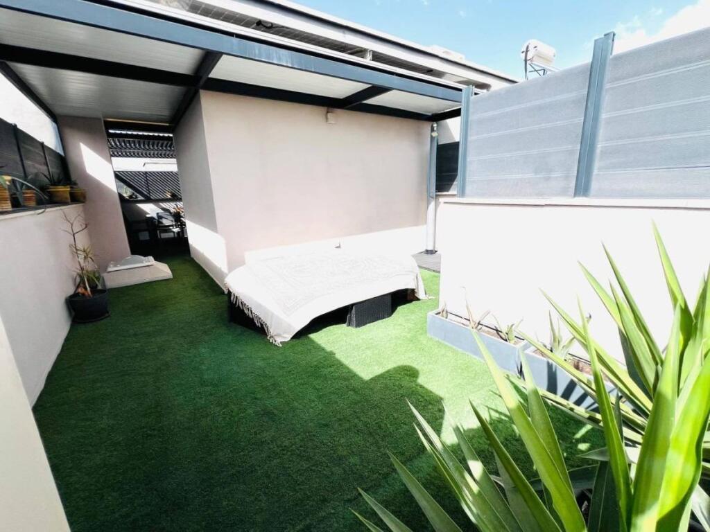 EXCLUSIVO CHALET ADOSADO DE DISEÑO CON SOLÁRIUM PRIVADO Y CA - foto 30