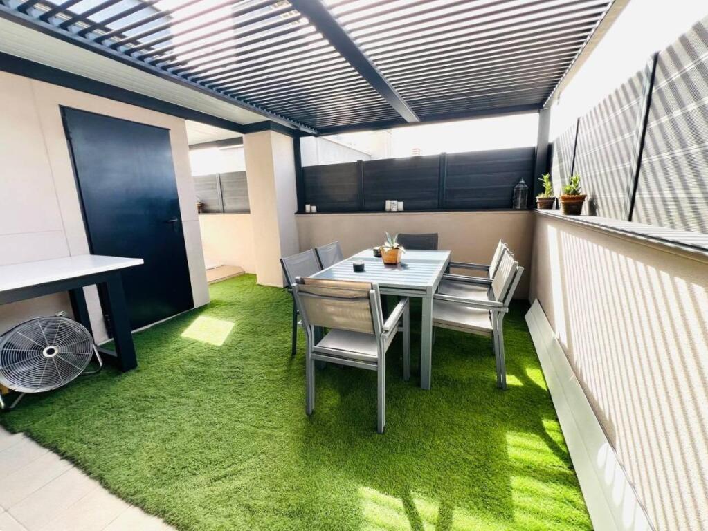 EXCLUSIVO CHALET ADOSADO DE DISEÑO CON SOLÁRIUM PRIVADO Y CA - foto 32