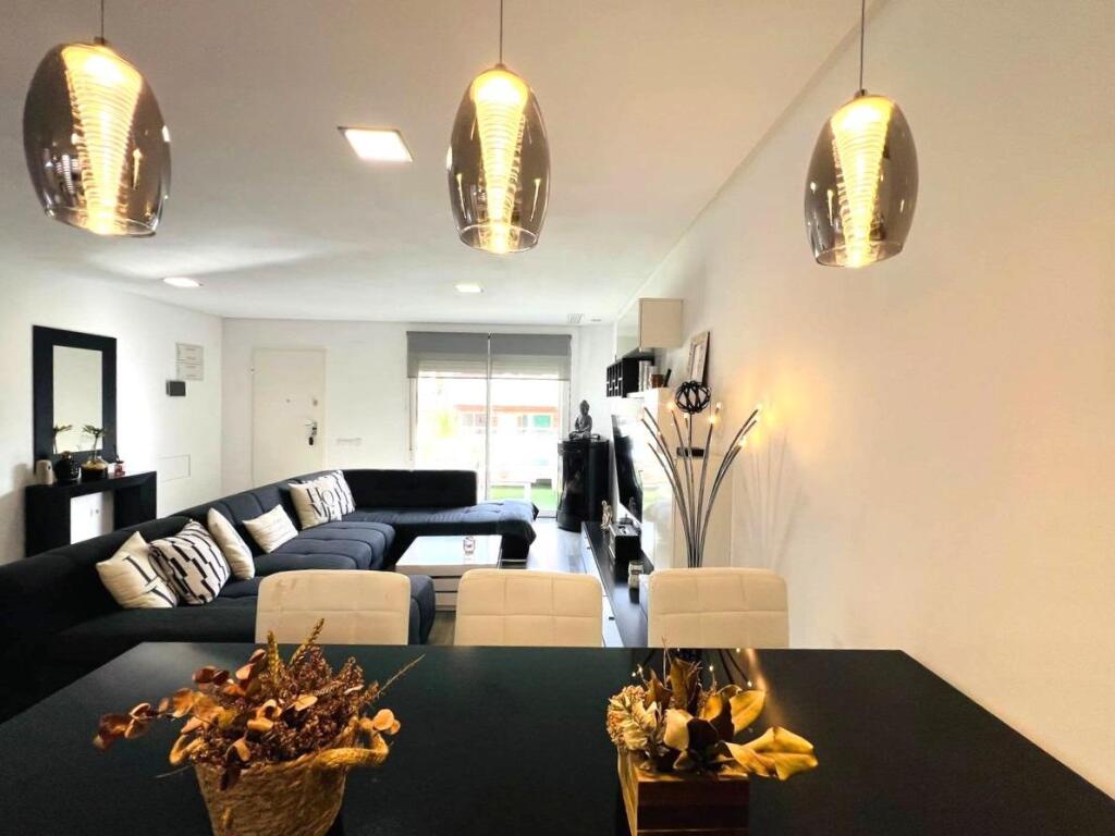 EXCLUSIVO CHALET ADOSADO DE DISEÑO CON SOLÁRIUM PRIVADO Y CA - foto 6