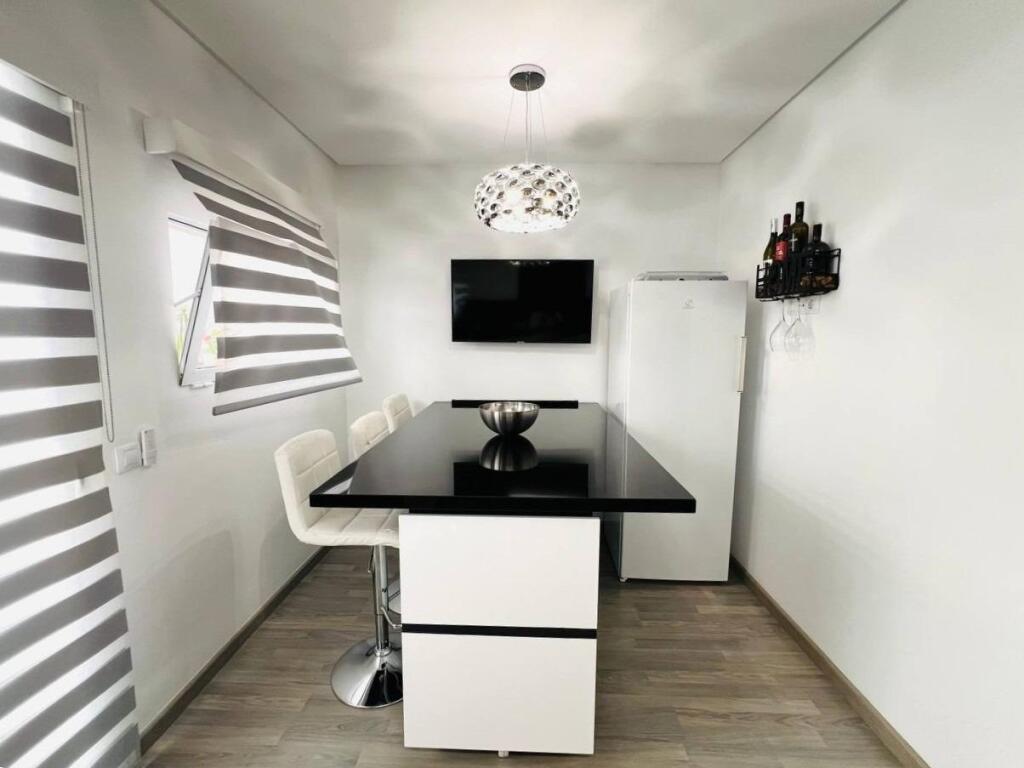 EXCLUSIVO CHALET ADOSADO DE DISEÑO CON SOLÁRIUM PRIVADO Y CA - foto 10
