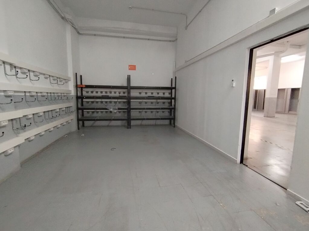 Gran local comercial de 990 m2 en esquina junto al centro de - foto 11