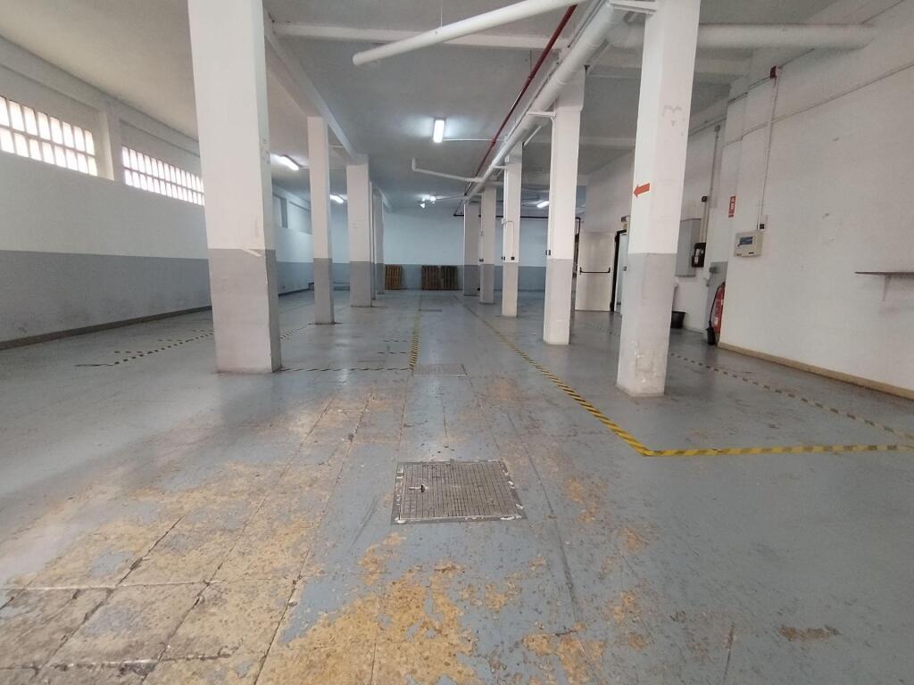 Gran local comercial de 990 m2 en esquina junto al centro de - foto 14