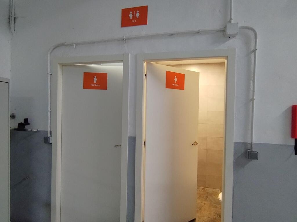 Gran local comercial de 990 m2 en esquina junto al centro de - foto 16