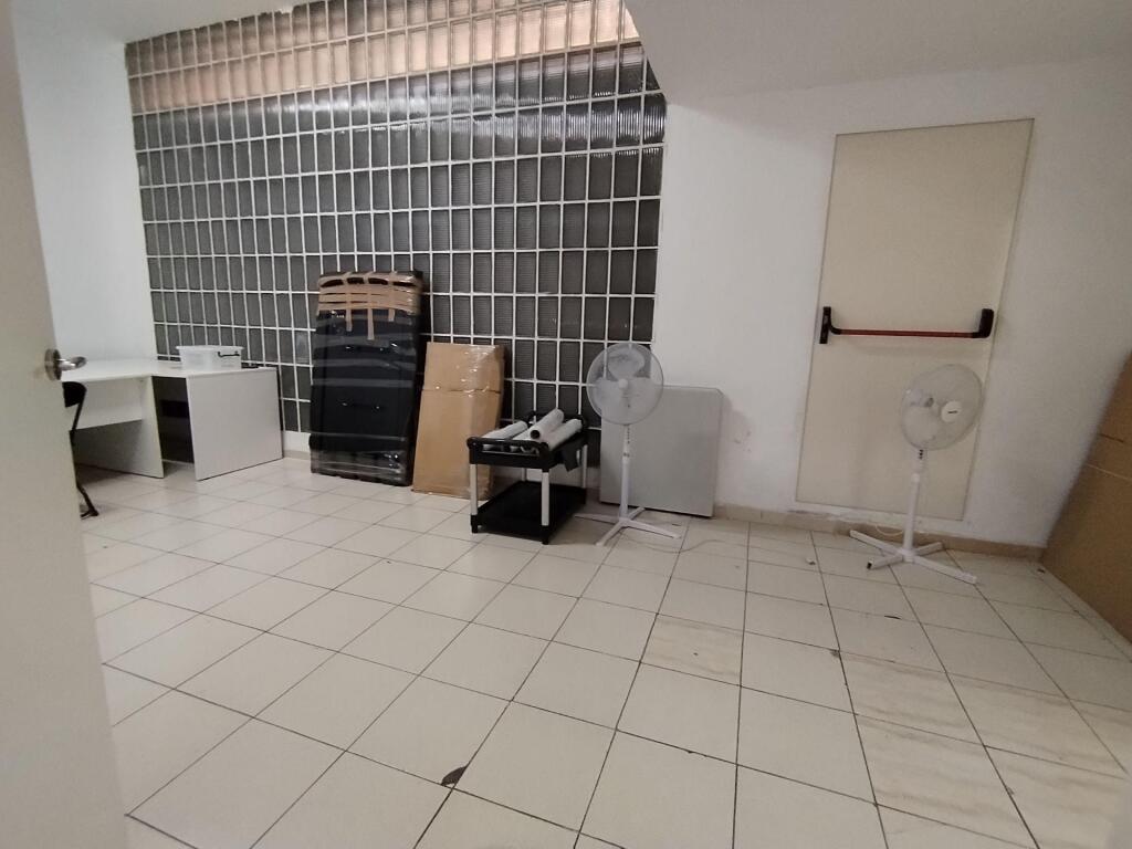 Gran local comercial de 990 m2 en esquina junto al centro de - foto 19