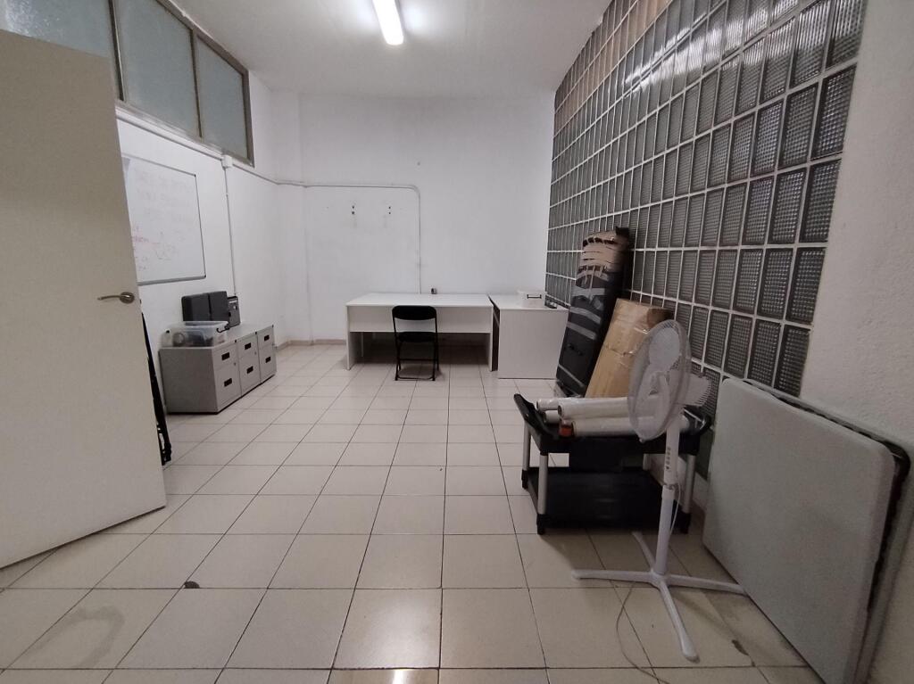 Gran local comercial de 990 m2 en esquina junto al centro de - foto 20