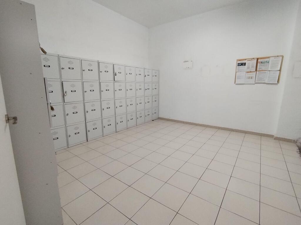 Gran local comercial de 990 m2 en esquina junto al centro de - foto 21