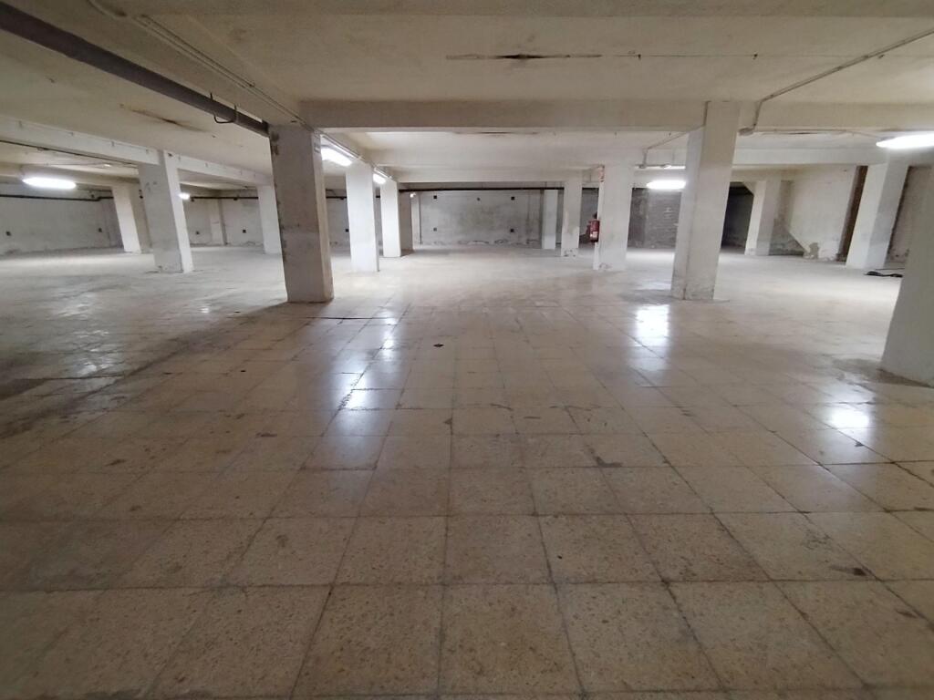 Gran local comercial de 990 m2 en esquina junto al centro de - foto 24