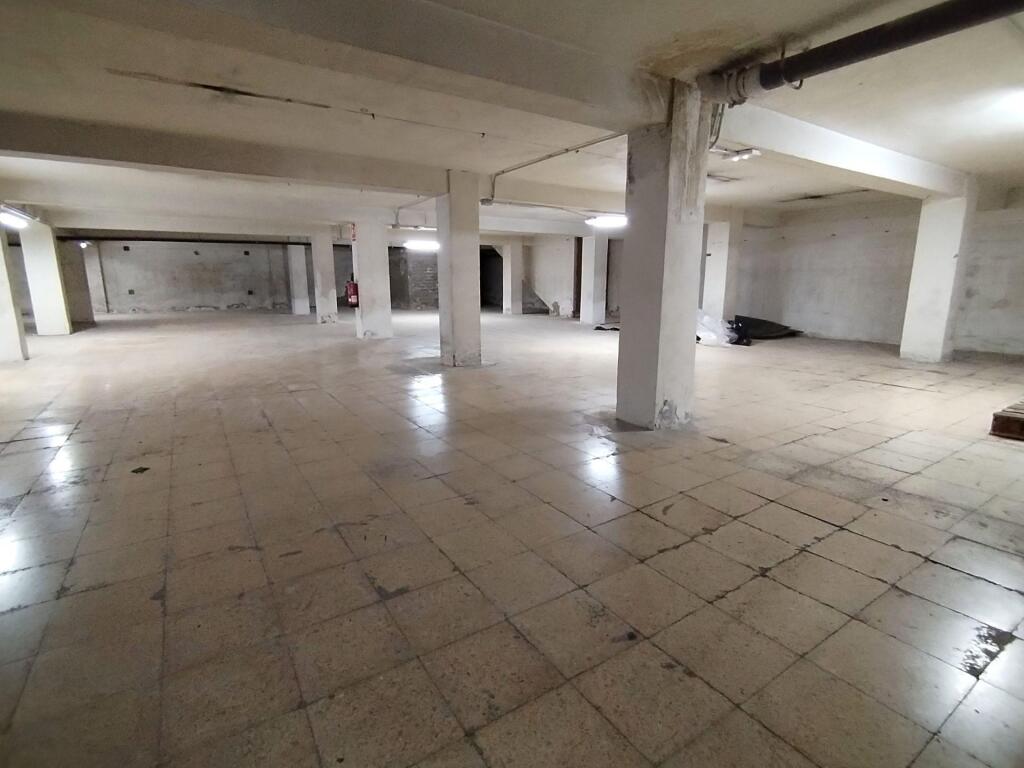Gran local comercial de 990 m2 en esquina junto al centro de - foto 28