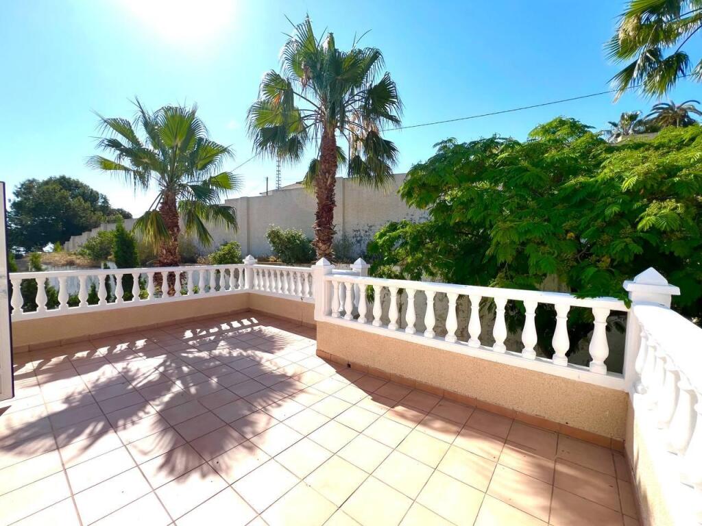 Exclusividad, diseño y calidad de vida frente al Mediterráne - foto 12