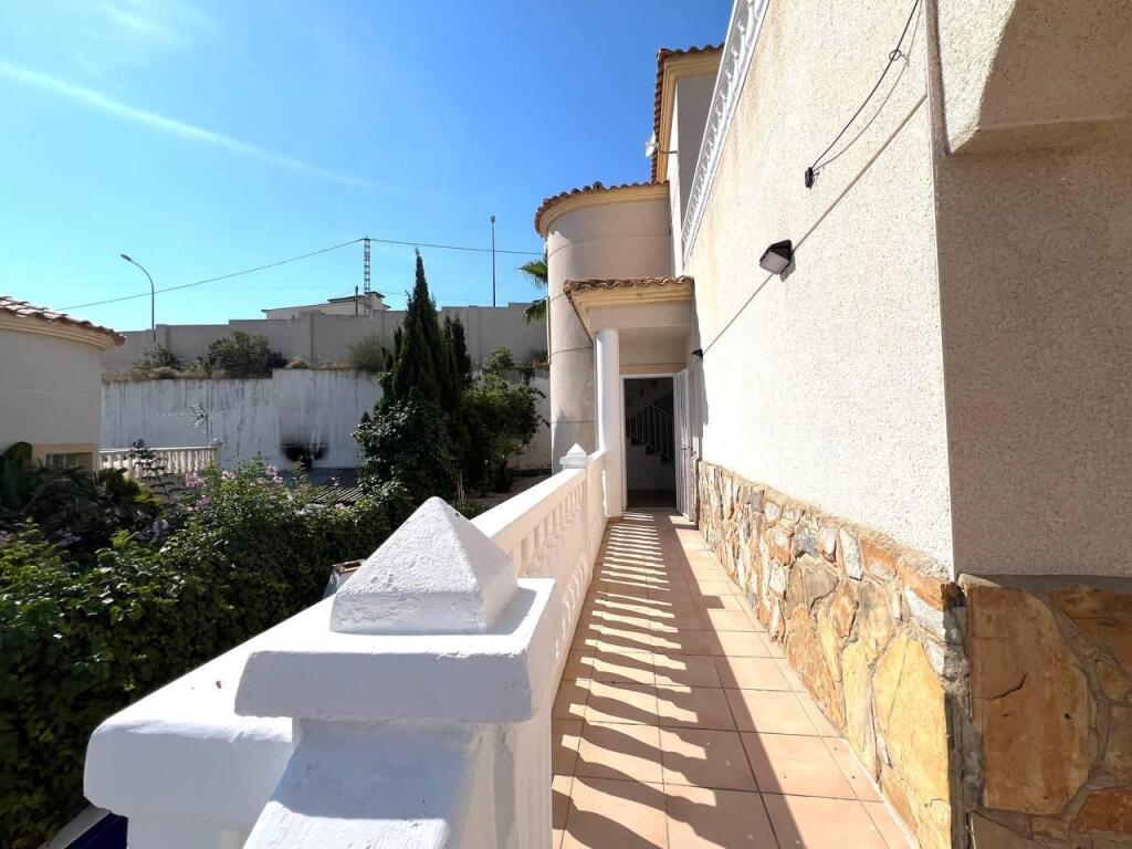 Exclusividad, diseño y calidad de vida frente al Mediterráne - foto 13