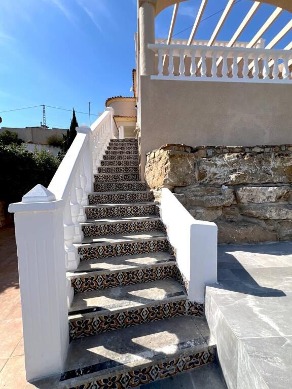 Exclusividad, diseño y calidad de vida frente al Mediterráne - foto 24