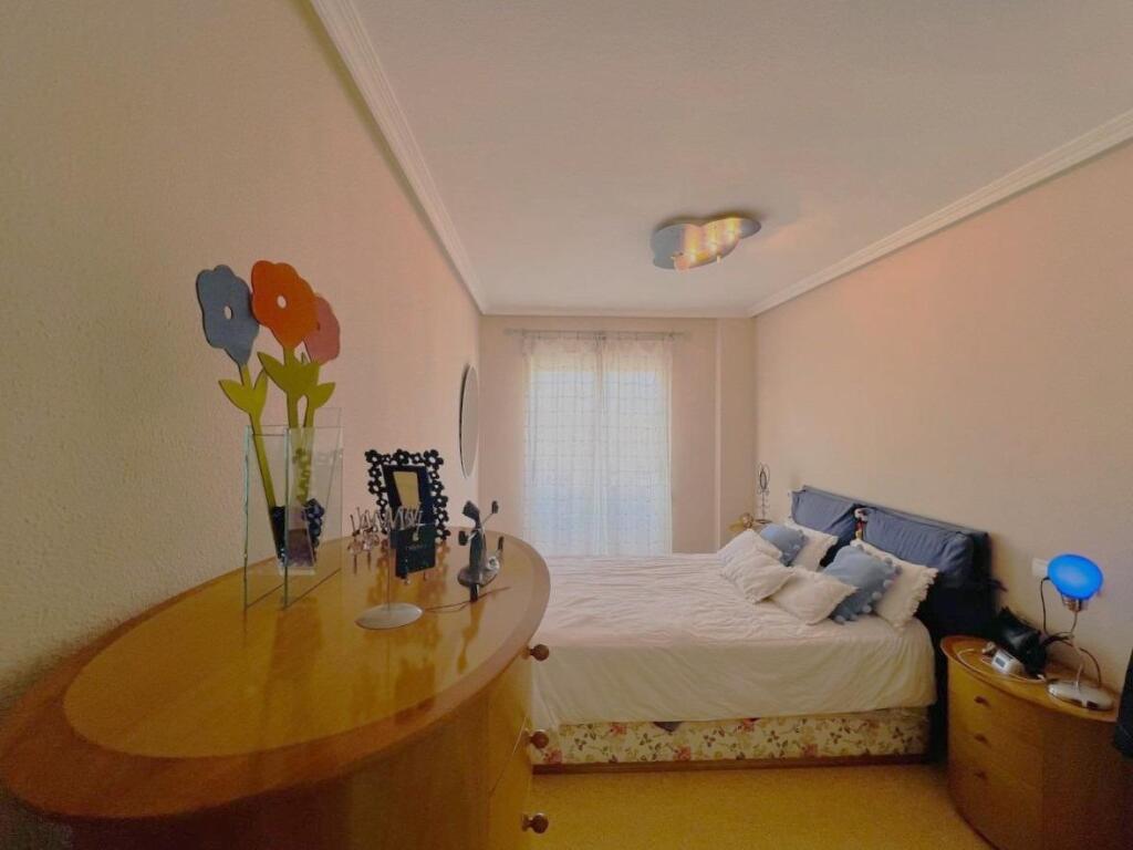 Amplia vivienda con garaje y trastero en la zona Cerámica /  - foto 2