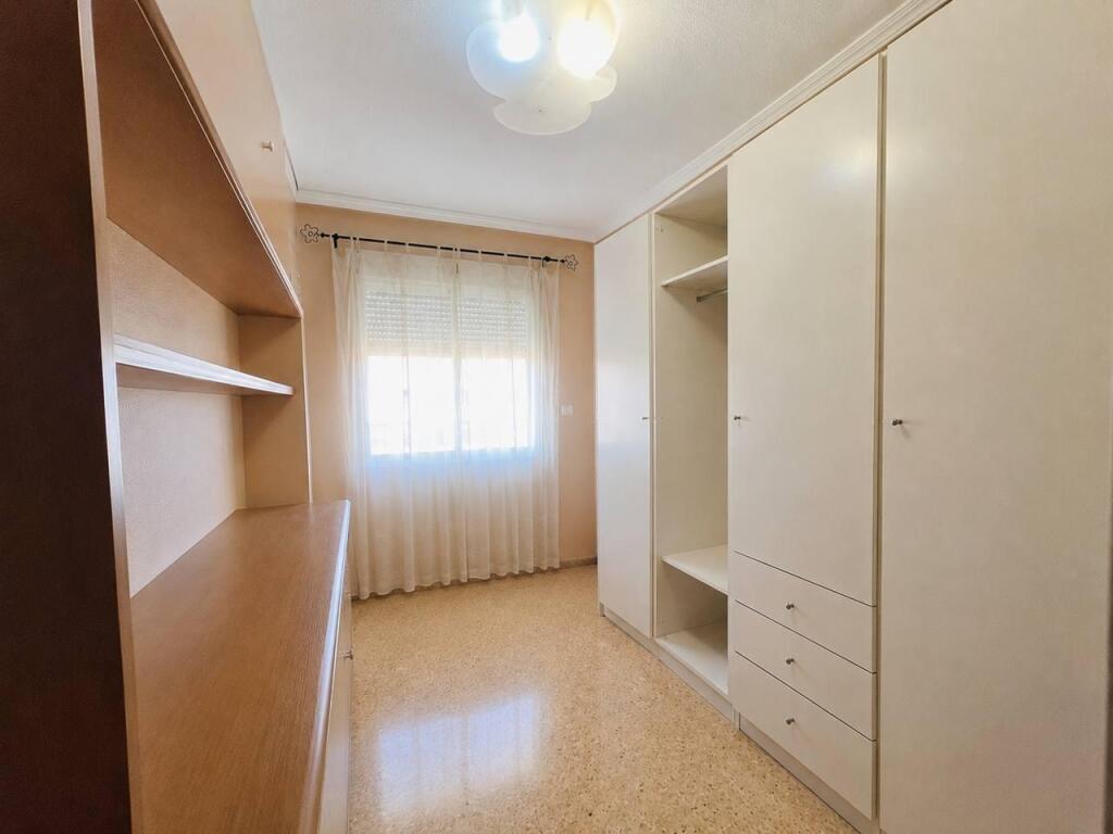 Amplia vivienda con garaje y trastero en la zona Cerámica /  - foto 13