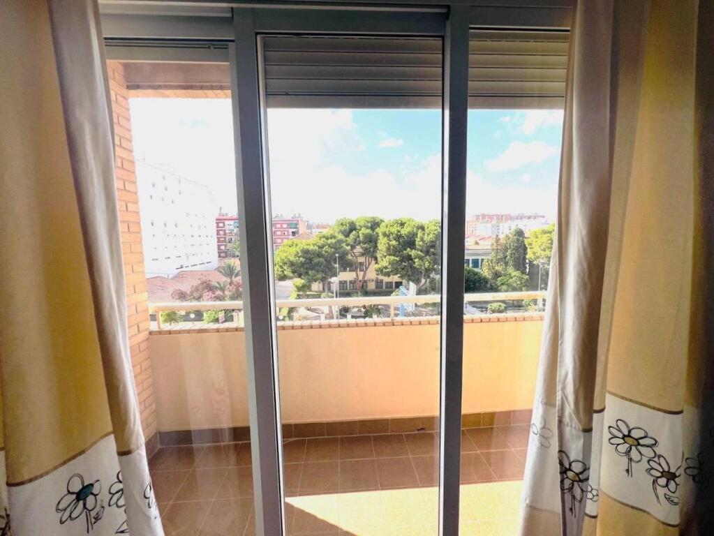 Amplia vivienda con garaje y trastero en la zona Cerámica /  - foto 16