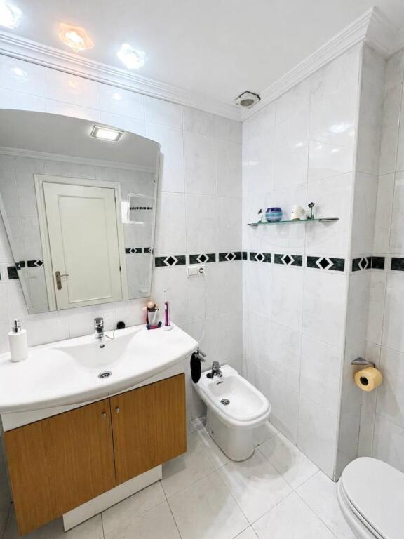 Amplia vivienda con garaje y trastero en la zona Cerámica /  - foto 17