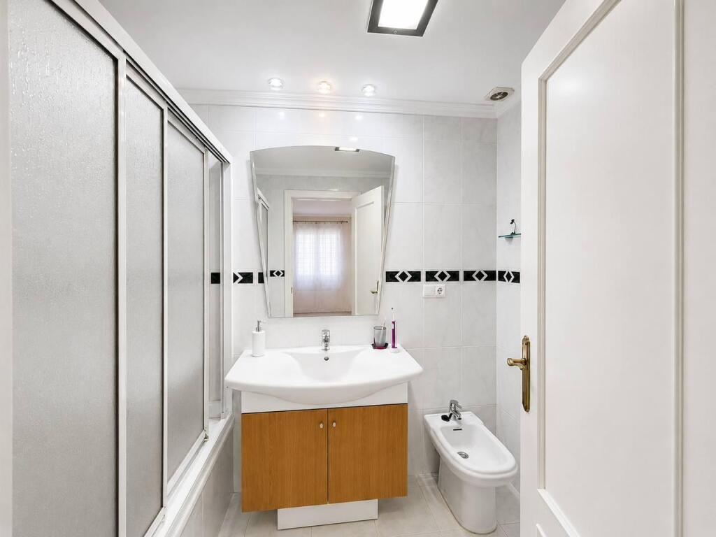Amplia vivienda con garaje y trastero en la zona Cerámica /  - foto 20