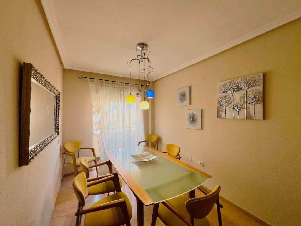 Amplia vivienda con garaje y trastero en la zona Cerámica /  - foto 3
