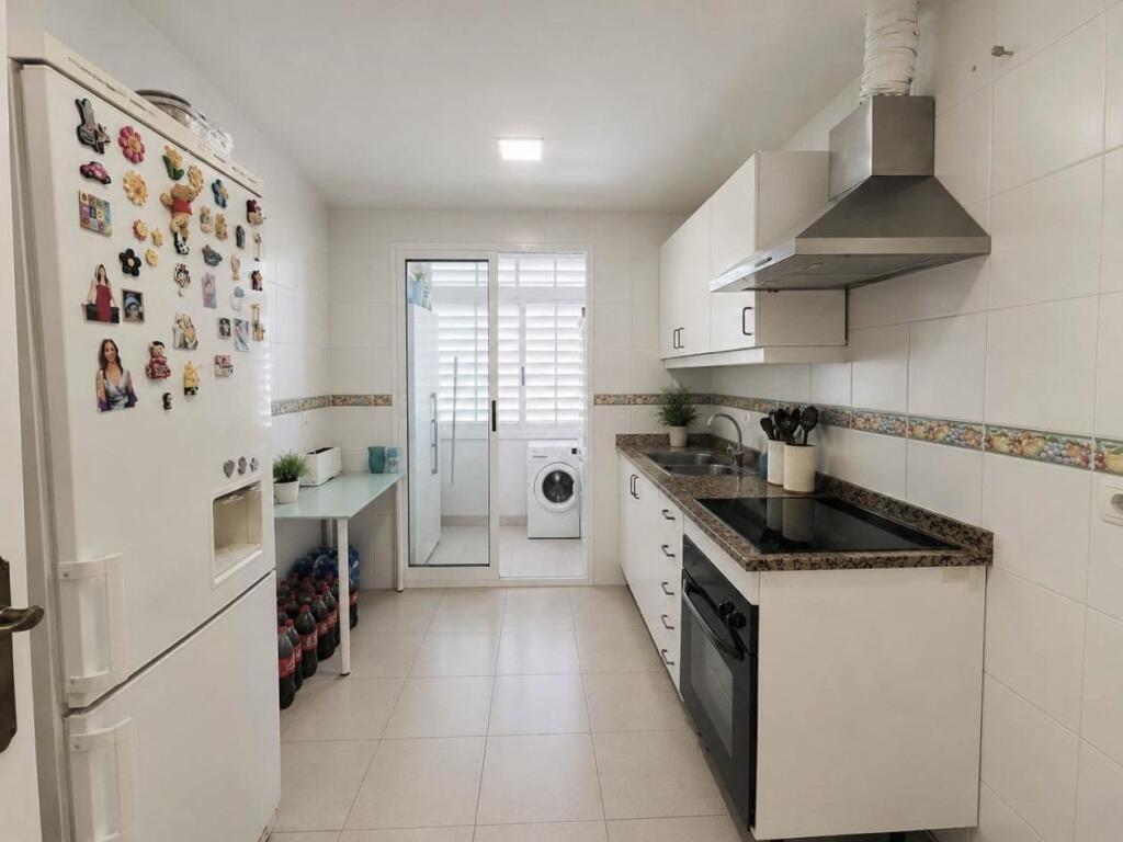 Amplia vivienda con garaje y trastero en la zona Cerámica /  - foto 8
