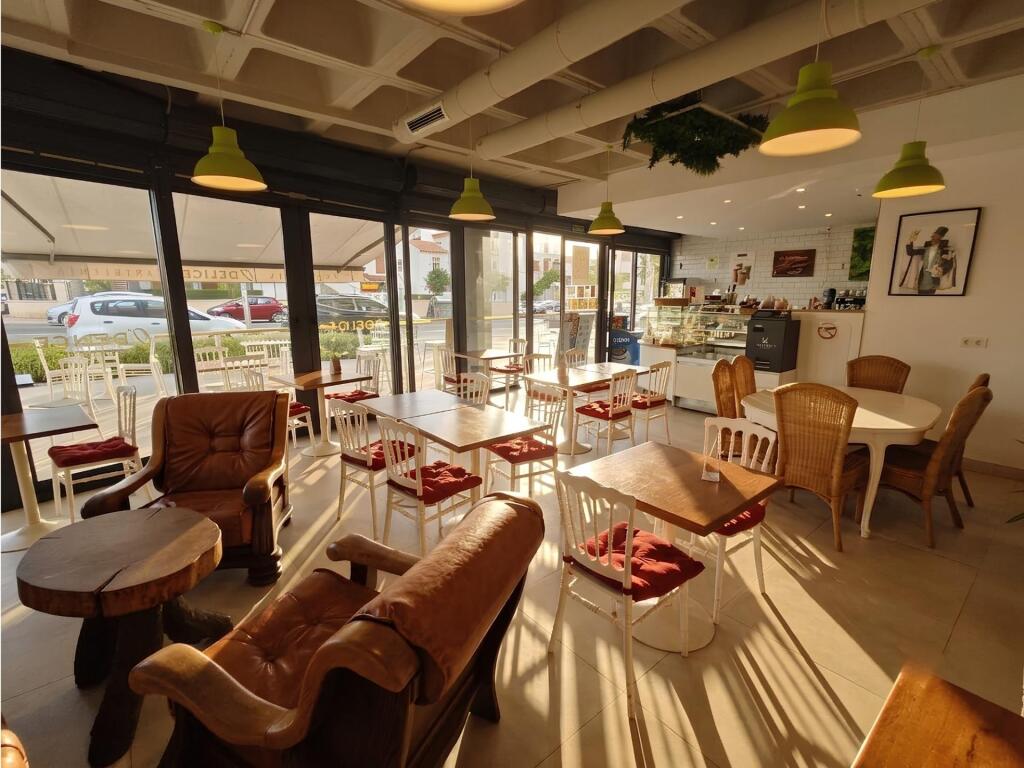 Traspaso de Bar-Cafetería con Despacho de Pan en Playa Flame