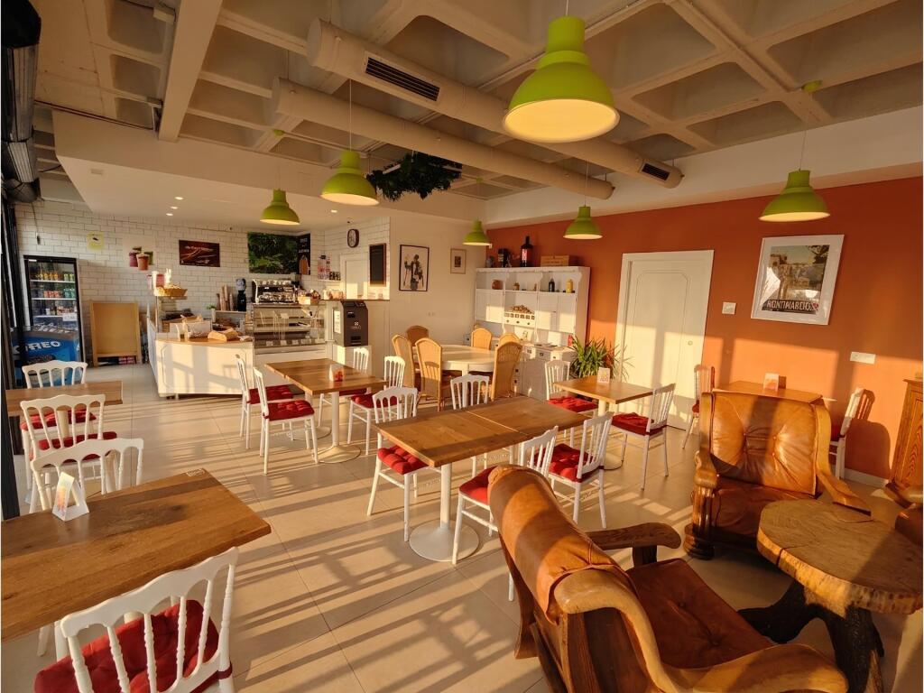 Traspaso de Bar-Cafetería con Despacho de Pan en Playa Flame - foto 2