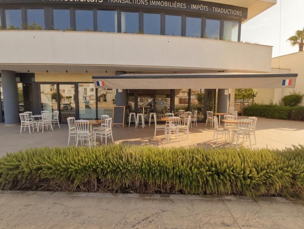 Traspaso de Bar-Cafetería con Despacho de Pan en Playa Flame - foto 5