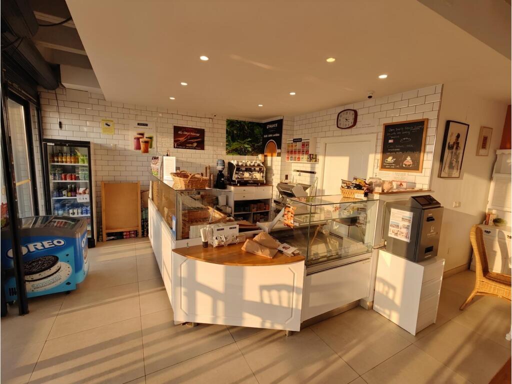 Traspaso de Bar-Cafetería con Despacho de Pan en Playa Flame - foto 6