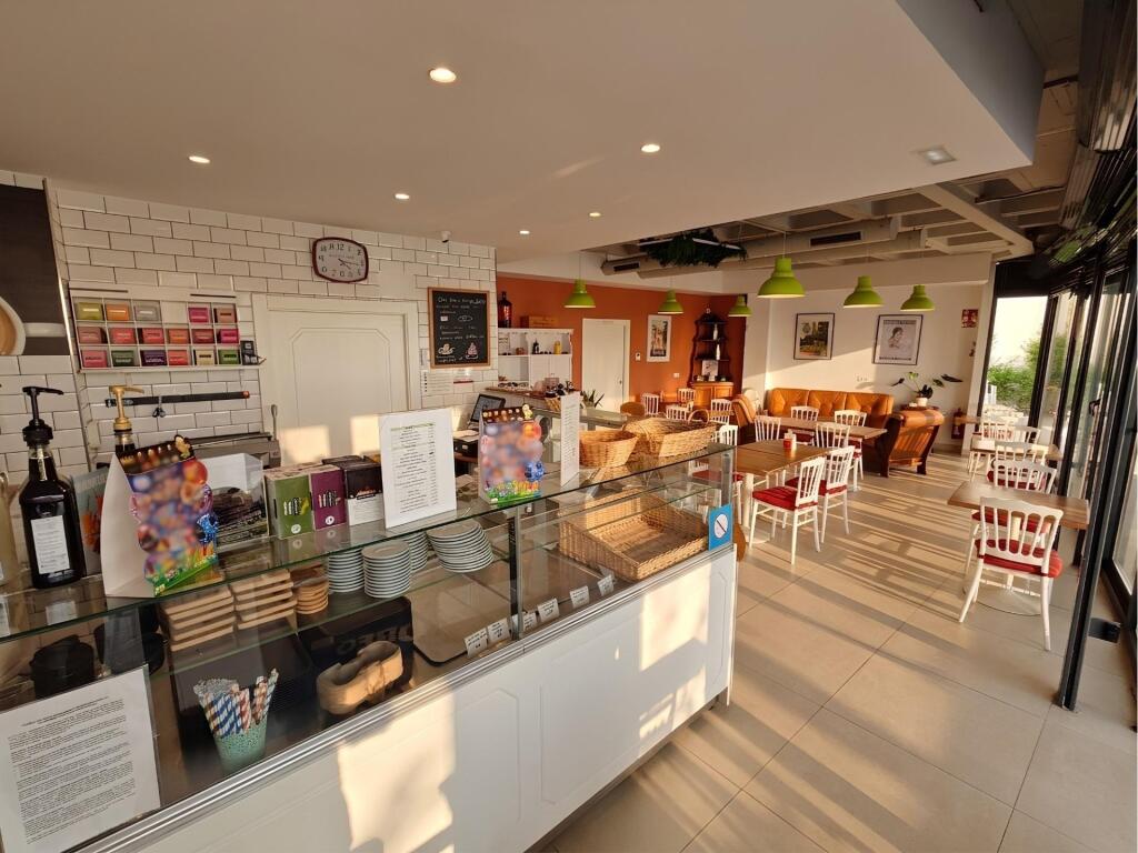 Traspaso de Bar-Cafetería con Despacho de Pan en Playa Flame - foto 7