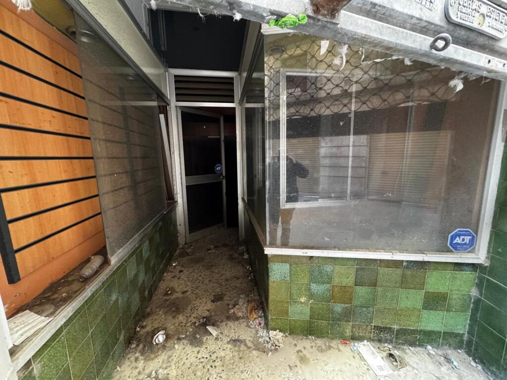 EN VENTA LOCAL EN VILANOVA Y LA GELTRÚ - foto 2