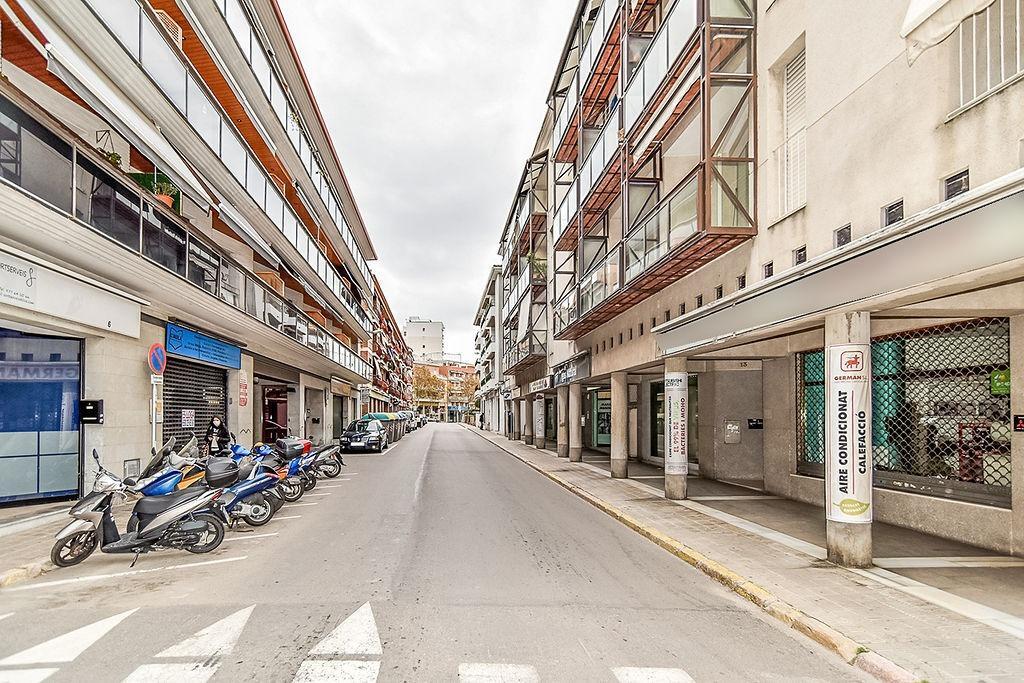 EN VENTA LOCAL COMERCIAL EN TORREDEMBARRA