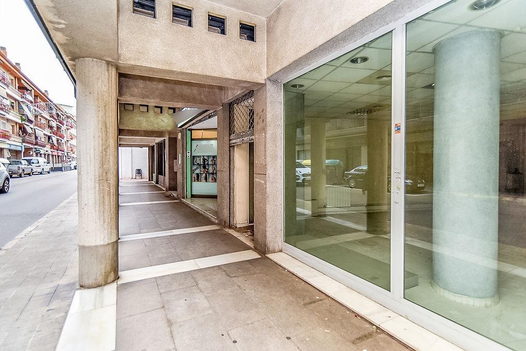 EN VENTA LOCAL COMERCIAL EN TORREDEMBARRA - foto 3