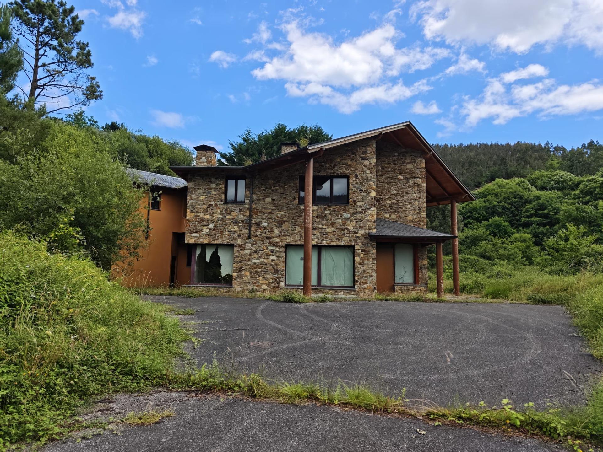 CHALET EN  VENTA EN VEGADEO