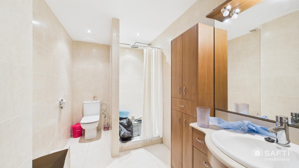 En venta – Local polivalente con terraza privada en Santa Po - foto 11