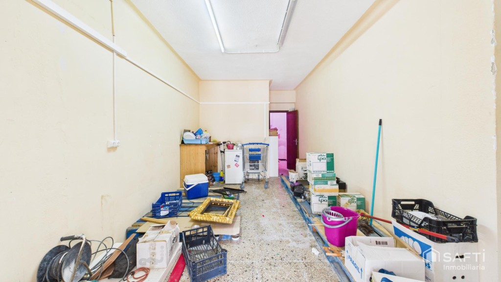 En venta – Local polivalente con terraza privada en Santa Po - foto 13