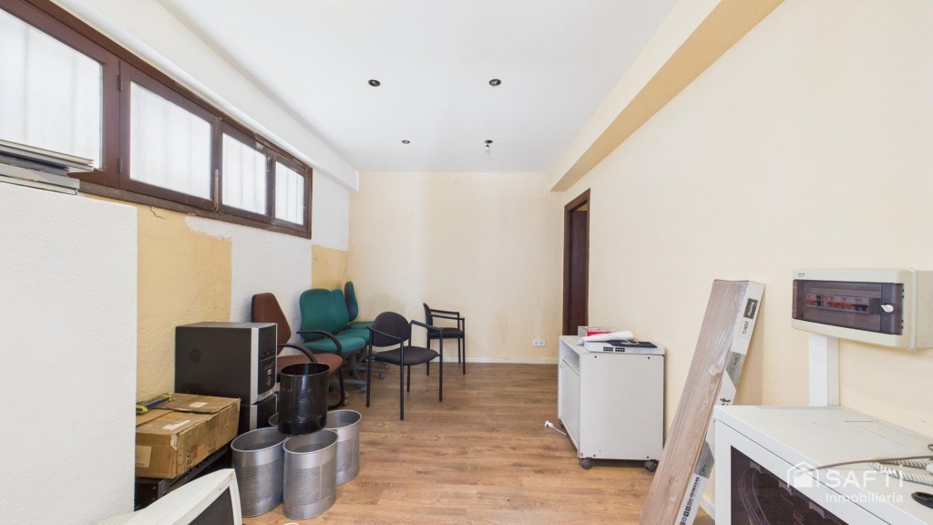 En venta – Local polivalente con terraza privada en Santa Po - foto 9