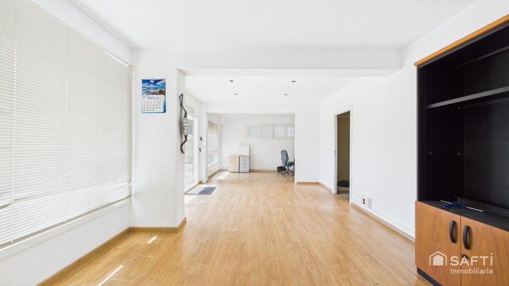 Se alquila – Local comercial - gran terraza privada en Santa - foto 4