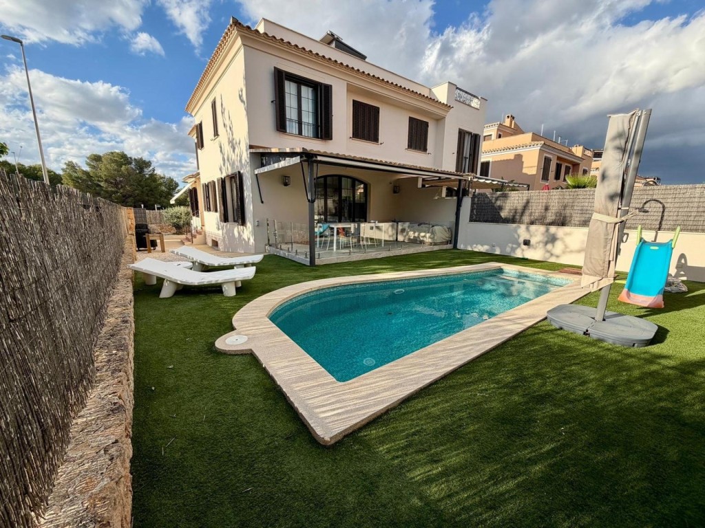 Villa de diseño amueblada y conectada en Puig de Ros – C/ Es