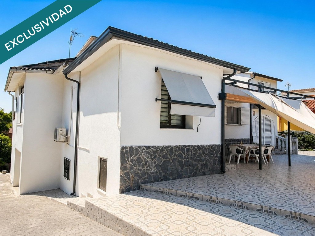 En venta un Exclusivo chalet estilo Mediterráneo en una urba - foto 2