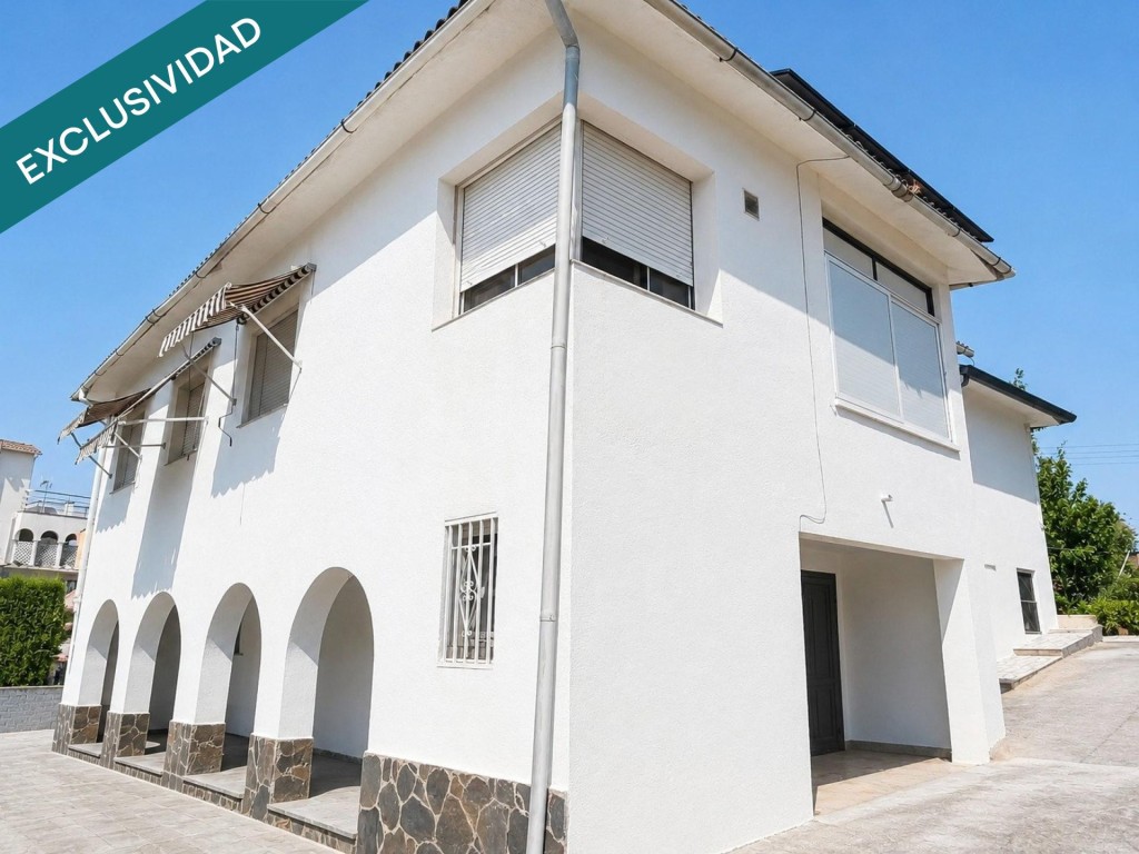 En venta un Exclusivo chalet estilo Mediterráneo en una urba - foto 3