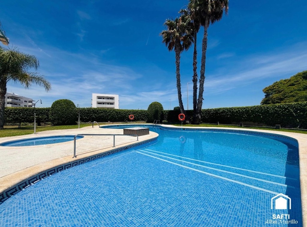 Exclusiva planta baja con jardín privado y piscina comunitar