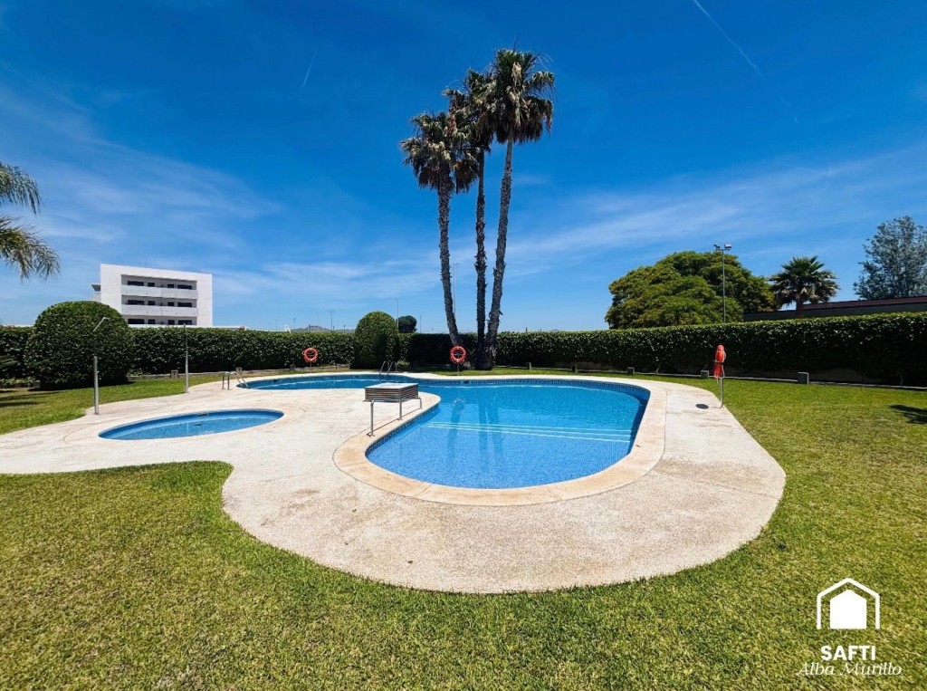 Exclusiva planta baja con jardín privado y piscina comunitar - foto 2