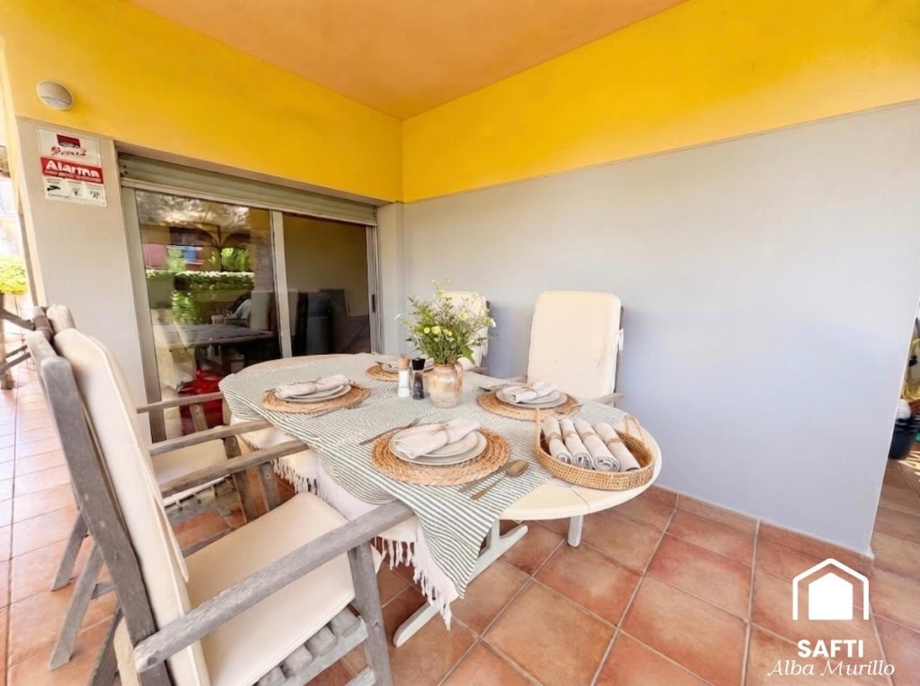 Exclusiva planta baja con jardín privado y piscina comunitar - foto 3
