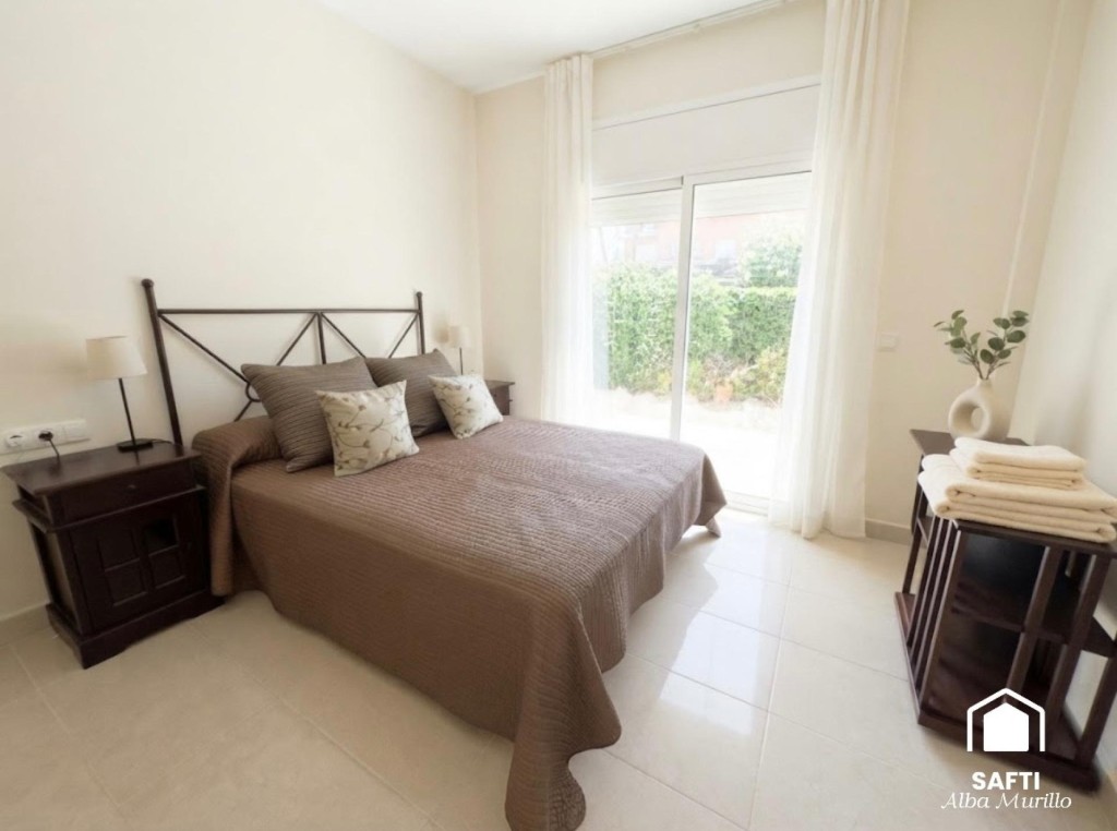 Exclusiva planta baja con jardín privado y piscina comunitar - foto 24