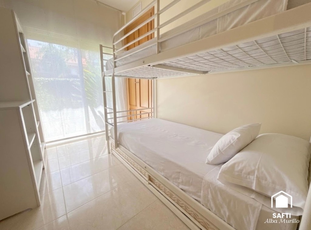 Exclusiva planta baja con jardín privado y piscina comunitar - foto 27