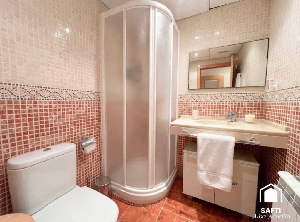 Exclusiva planta baja con jardín privado y piscina comunitar - foto 29