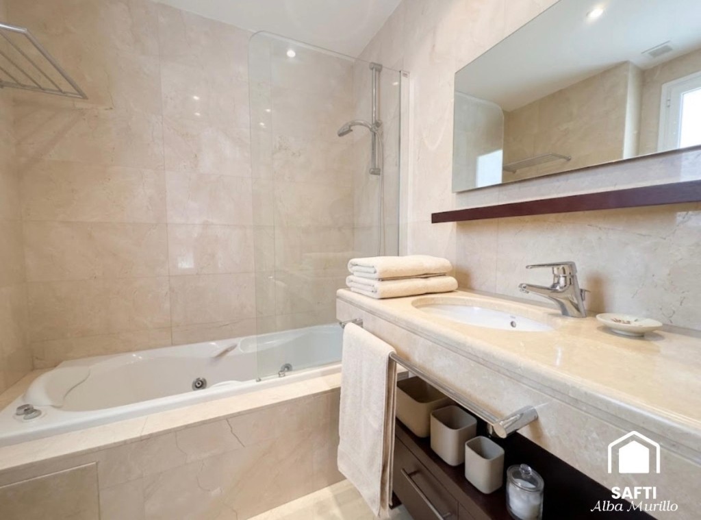Exclusiva planta baja con jardín privado y piscina comunitar - foto 31