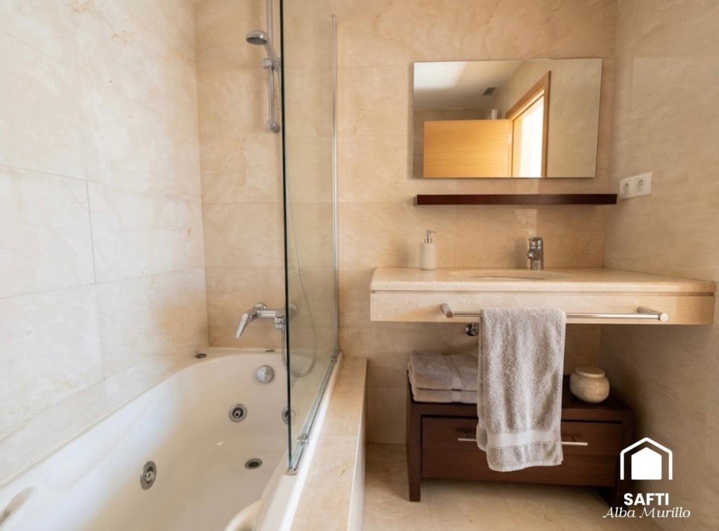 Exclusiva planta baja con jardín privado y piscina comunitar - foto 32
