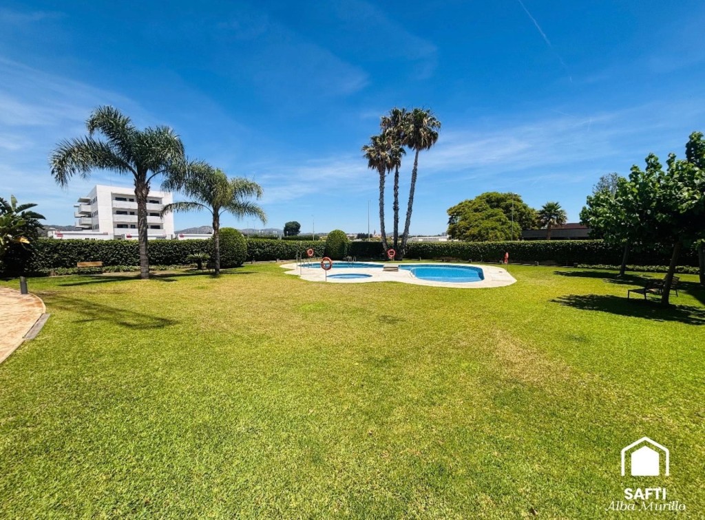 Exclusiva planta baja con jardín privado y piscina comunitar - foto 35