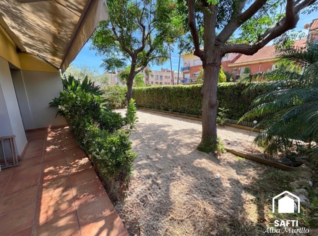 Exclusiva planta baja con jardín privado y piscina comunitar - foto 6